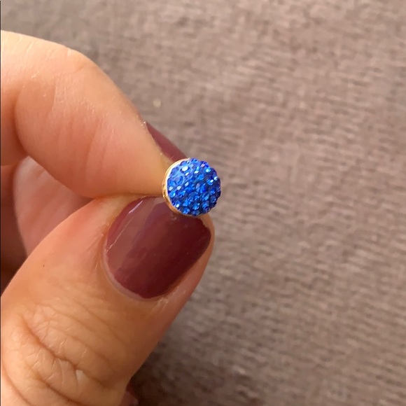 10k gold earrings with beautiful blue stone - Picture 2 of 5